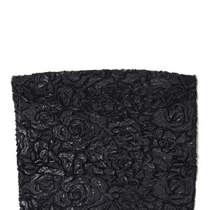 Eng anliegendes Bustier-Oberteil mit 3D-Pailletten-Rosenstickerei auf schwarzer Spitze