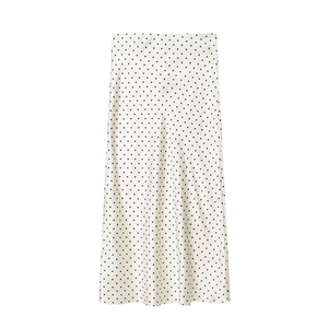 Eleganter elfenbeinfarbener Midirock aus Seidensatin mit schwarzen Punkten für Damen