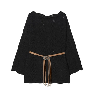 Tunique tricotée noire pour femme avec motif ondulé, col bateau et ceinture à franges