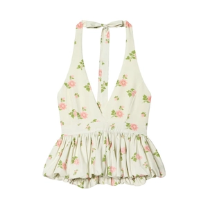 Detailansicht des Neckholder-Tops mit tiefem V-Ausschnitt, Blumenmuster und Schößchen