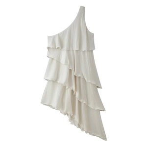 Eleganter weißer Ein-Schulter-Top mit gestuften Rüschen aus hochwertigem Crepe-Stoff