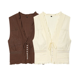 Gilet sans manches brodé à col en V marron et beige avec détails en dentelle fine