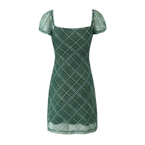 Robe femme à carreaux verts avec col carré et manches bouffantes de style vintage