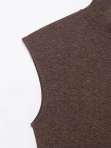 Detail of the high-density knit fabric and smooth shoulder stitching on the brown top