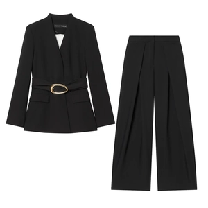 Tailleur pantalon noir deux pièces pour femme avec veste ceinturée et pantalon large