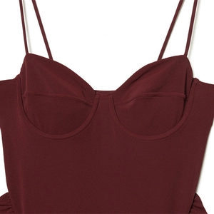 Elegante abito lungo bustier rosso vino con spalline sottili e corpino strutturato