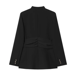Vue arrière du blazer noir ajusté avec taille cintrée et boutons dorés aux poignets