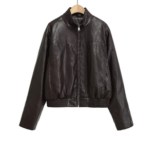 Giacca da donna in ecopelle marrone scuro con colletto alla coreana e bordo elastico