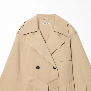 Trench doppiopetto classico kaki con cintura, spalline e revers a lancia da donna