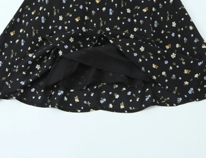 Gros plan détaillé de l'ourlet de robe à fleurs avec doublure de haute qualité