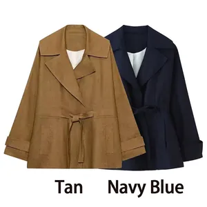 Elegante trench da donna con cintura in kaki e blu navy con revers e dettagli sui polsini