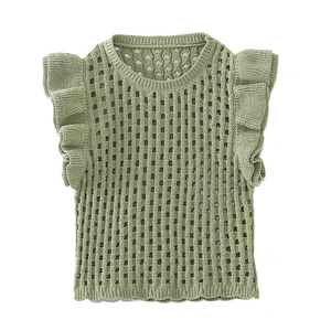 Gilet en maille vert sauge avec volants aux épaules et texture crochetée ajourée sur blanc
