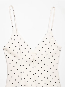 Detailed close-up of V-neckline with black polka dots and fine invisible zipper