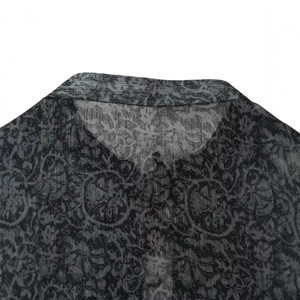 Chemise jacquard pour femme avec motif cachemire gris foncé et lignes métalliques argentées