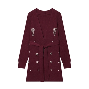 Cardigan en maille bordeaux pour femme avec perles et ceinture à nouer