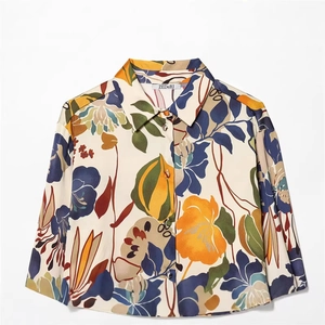 Chemisier femme en satin à imprimé floral vintage avec coupe ample et motif rétro