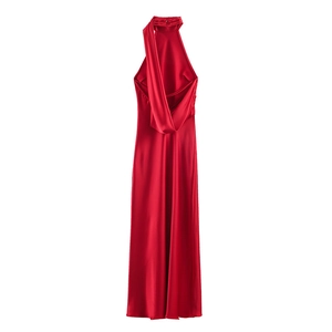 Robe longue en satin rouge élégante avec dos nu drapé pour tenue de soirée