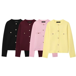 Cardigan da donna con girocollo e bottoni dorati nei colori nero, rosso, rosa e giallo