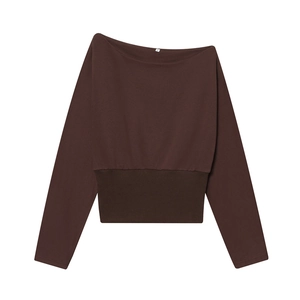 Sweat-shirt marron foncé à col bateau avec manches longues et ourlet à côtes