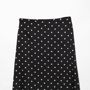 Polka dot midi skirt with side zipper and smooth fabric in a classic black and white style