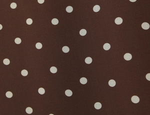 Détail du tissu en dentelle marron à pois avec une texture douce pour robe d'été chic