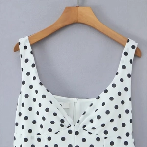 Abito smanicato a pois stile francese con scollo a V e cerniera invisibile sul davanti