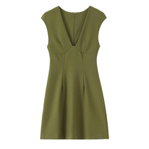 Robe sans manches vert armée élégante avec col en V, taille cintrée et coupe trapèze