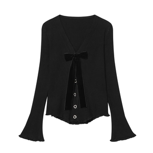 Cardigan nero da donna con scollo a V, fiocco di velluto e bottoni a cuore