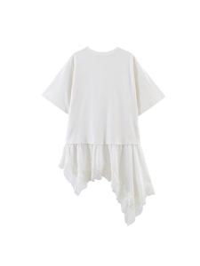 Chic white short sleeve T-shirt featuring an asymmetric lace hem and crew neck design