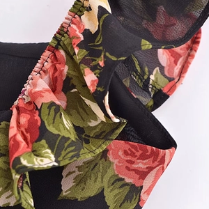 French vintage floral slimming dress with rose print and ruffled waist details