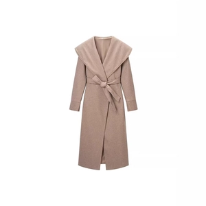Manteau long élégant en laine camel pour femme avec grand col et ceinture nouée