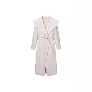 Manteau long élégant en laine blanc cassé avec col à revers et ceinture femme
