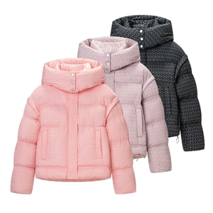 Doudoune courte à capuche pour femme avec imprimés géométriques en rose, violet et noir