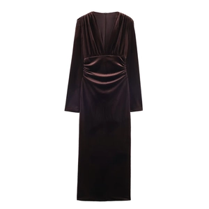 Robe longue élégante en velours chocolat à col en V et manches longues avec taille froncée