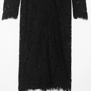 Robe midi élégante en dentelle noire à fleurs avec bordures délicates en dentelle de cils