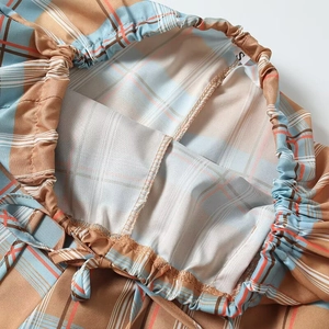 Detail of the elastic waistband with adjustable drawstring on plaid lantern pants size S