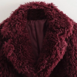 Chic burgundy faux fur jacket with large lapel and silky lining for winter street fashion