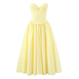 Robe bustier jaune clair élégante avec un nœud central et une jupe plissée ample
