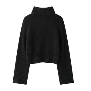 Maglione a dolcevita nero da donna in maglia a costine con maniche lunghe