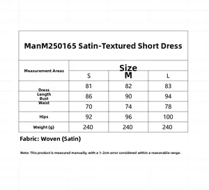 Tableau des tailles détaillé pour robe courte satinée avec mesures S, M, L