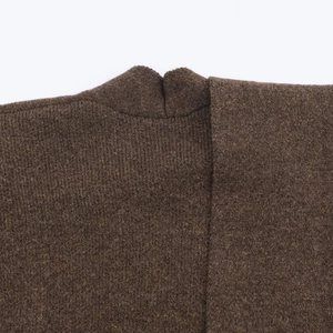 Pull en tricot marron foncé pour femmes avec un tissu texturé épais de haute qualité