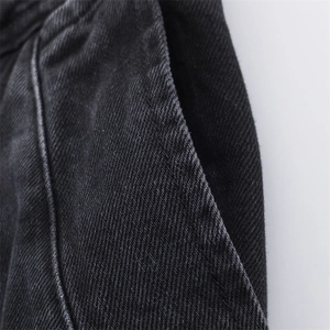 Jean large gris foncé avec poches renforcées et texture de coton lavé de haute qualité