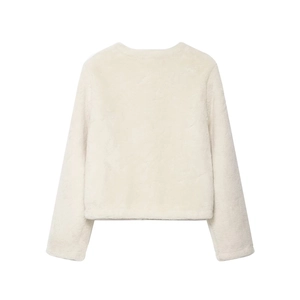 Vue arrière d'une veste courte en fausse fourrure blanc crème avec un col rond chic