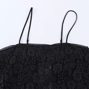 Camisole noire élégante en dentelle pour femmes avec fleurs et fines bretelles
