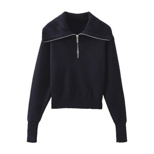 Maglione in maglia blu scuro con mezza zip e collo alto con texture a coste larghe