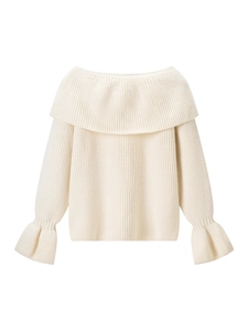 Elegante maglione in maglia crema con spalle scoperte, maniche a campana e coste fini