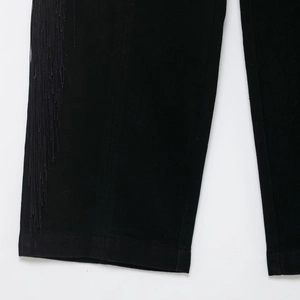Pantalon noir femme coupe droite avec détails de franges latérales et tissu en sergé