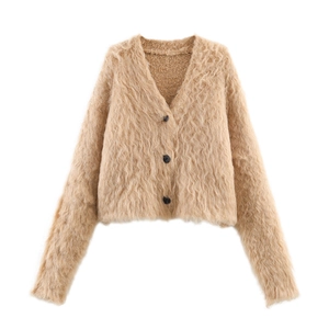 Cardigan chic en fausse fourrure camel avec col en V et trois boutons pour l'hiver