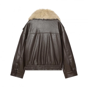 Veste vintage en similicuir marron foncé avec col en fausse fourrure et bord côtelé