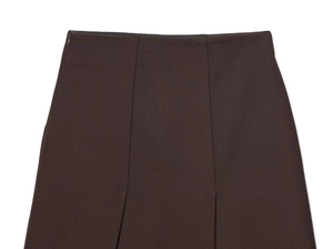 Détail de la taille de jupe marron foncé avec fermeture éclair invisible et tissu sergé